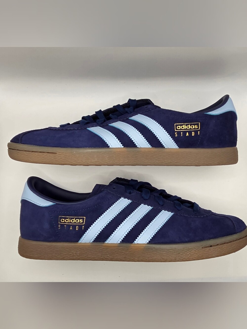 adidas Stadt Men’s Size 10.5  Navy Suede Sneakers with Light Blue Stripes